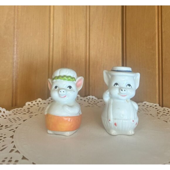 Vintage Anthropomorphic Pig Salt Pepper Shakers Set White Ceramic Top Hat Apron - Picture 1 of 6